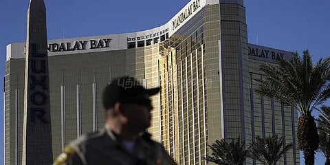 லாஸ்வேகாஸ் துப்பாக்கிச் சூடு: ஹோட்டல் பாதுகாவலரும் சுடப்பட்டார்