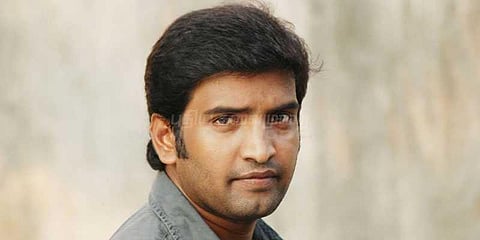 நடிகர் சந்தானம் தலைமறைவு: முன்ஜாமீன் கேட்டு மனு