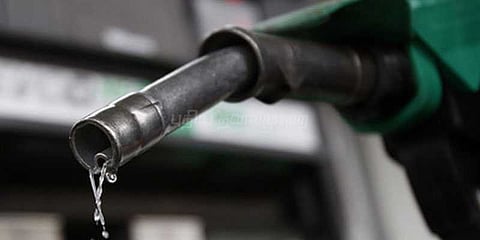 பெட்ரோல், டீசல் வாட் வரியை குறைத்தது குஜராத் அரசு