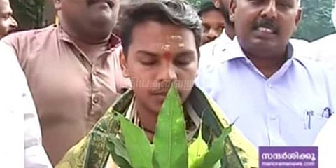 சிவன் கோயில் கருவறையை திறந்த தலித் அர்ச்சகர்