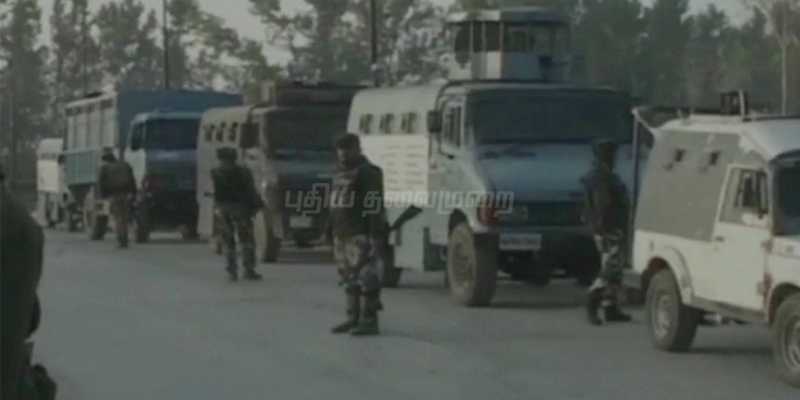 காஷ்மீர் சண்டையில் 2 பயங்கரவாதிகள் சுட்டுக்கொலை: ராணுவ வீரர்கள் இருவர் உயிரிழப்பு