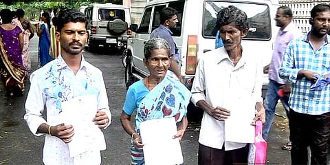 ஊரை விட்டு ஒதுக்கி வைத்து கொலை மிரட்டல்: பாதிக்கப்பட்ட குடும்பம் ஆட்சியரிடம் மனு