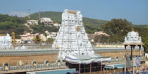 திருப்பதி கூட்ட நெரிசலில் 6 பேர் காயம்: மின்கசிவு ஏற்பட்டதாக வதந்தி