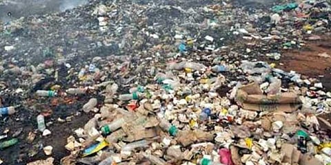 குப்பைகளை அகற்றாத கடை உரிமையாளர்களுக்கு ரூ.2,000 அபராதம்