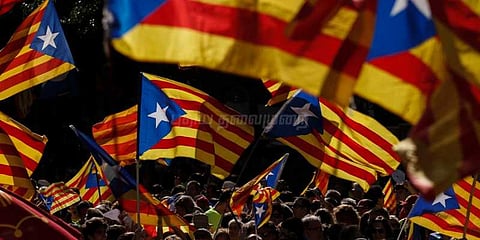 கேட்டலோனியா தனிநாடு முடிவை மறுபரிசீலனை செய்ய ஸ்பெயின் கெடு