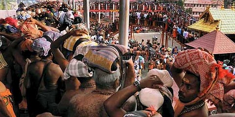 சபரிமலையில் பெண்களை அனுமதிக்கும் வழக்கு: சுப்ரீம் கோர்ட் இன்று தீர்ப்பு!