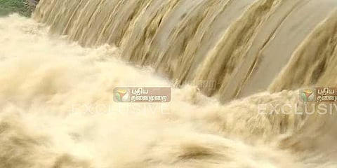 பாலாற்றில் வெள்ளம் கரைபுரண்டு ஓடுகிறது: தமிழக ஆந்திர எல்லையில் போக்குவரத்து துண்டிப்பு