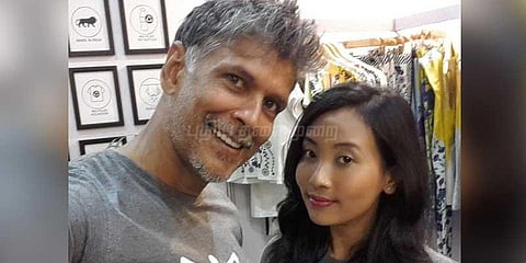 ’அது உங்க மகளா?’ வில்லனை வறுத்தெடுத்த நெட்டிசன்கள்!