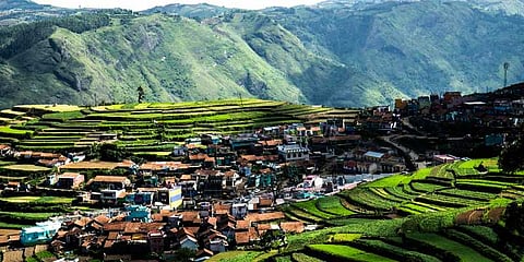 தீபாவளி காரணமாக வெறிச்சோடியது கொடைக்கானல்