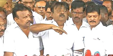 ரூ.2 ஆயிரம் கொடுத்தால் விஜயபாஸ்கர் மருத்துவமனையில் சேர்வாரா?