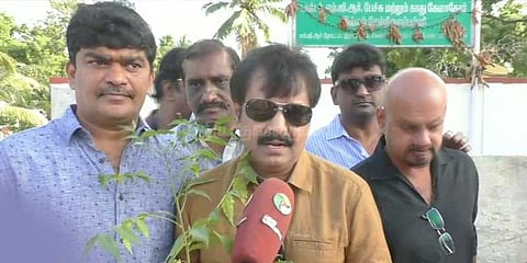 கலாமின் பிறந்தநாளில் விழிப்புணர்வு: மரக்கன்றுகளை நட்டார் நடிகர் விவேக்