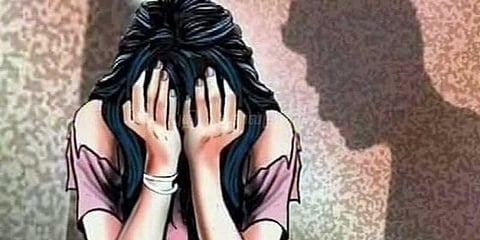 பள்ளி மாணவிக்கு பாலியல் வன்கொடுமை: லாரி ஓட்டுநருக்கு வலைவீச்சு