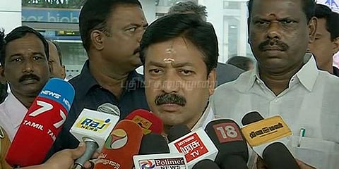 இரட்டை இலை விசாரணையை தினகரன் தரப்பு தடுக்க நினைக்கிறது: சி.வி.சண்முகம்