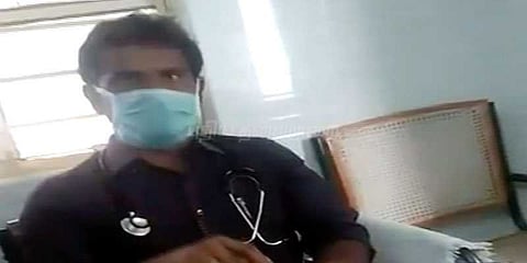 சிறுவனை தொட்டுப் பார்க்காத அரசு மருத்துவர் மீது நடவடிக்கை: சுகாதாரத்துறை இயக்குநர்