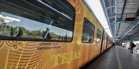 தேஜா எக்ஸ்பிரஸ் ரயிலில் 24 பயணிகளுக்கு திடீர் உடல்நலக்குறைவு