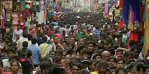 தி.நகரில் அலைமோதும் மக்கள் கூட்டம்: பாதுகாப்புப் பணியில் காவல்துறை தீவிரம்