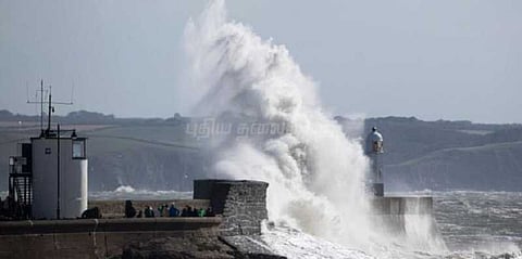 பிரிட்டனை அச்சுறுத்தும் ஒஃபிலியா புயல்: பேரிடரைச் சமாளிக்க ராணுவம் குவிப்பு