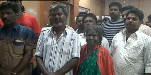 கடலில் முழ்கிய கப்பல்: தூத்துக்குடி மாலுமியை மீட்க உறவினர்கள் கோரிக்கை