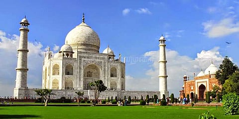 டெல்லி செங்கோட்டையும் அடிமை சின்னம்தான்: சமாஜ்வாதி தலைவர் கருத்து