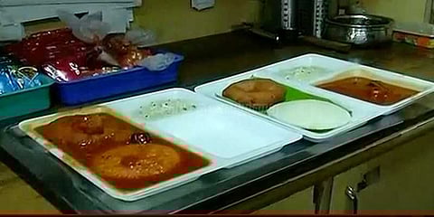 ஹோட்டல்களின் ஜிஎஸ்டி வரியை குறைக்க பரிசீலனை