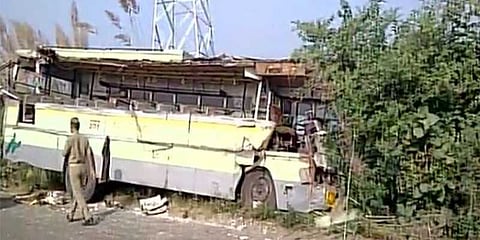 பேருந்துகள் நேருக்கு நேர் மோதல்: இருவர் உயிரிழப்பு