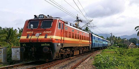 ஓய்வு பெற்றவர்களை மீண்டும் பணியமர்த்த ரயில்வே உத்தரவு!