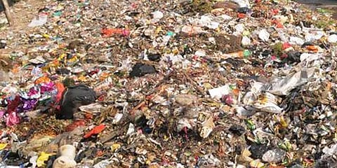 முடிந்தது கொண்டாட்டம்: புகையும், குப்பையுமாக மாறியது சென்னை