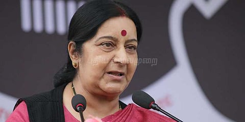 பாகிஸ்தானுக்கு தீபாவளி பரிசு வழங்கிய சுஷ்மா ஸ்வராஜ்