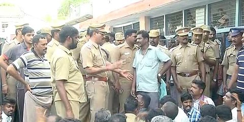 நாகை ஆட்சியரை முற்றுகையிட்ட போக்குவரத்து ஊழியர்கள்