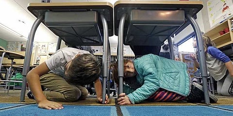 நிலநடுக்கத்தில் தற்காத்துக்கொள்ள அமெரிக்காவில் விழிப்புணர்வு பயிற்சி