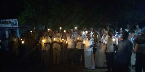 பொறையார் விபத்து: உயிரிழந்தவர்களுக்காக போக்குவரத்து தொழிலாளர்கள் அஞ்சலி