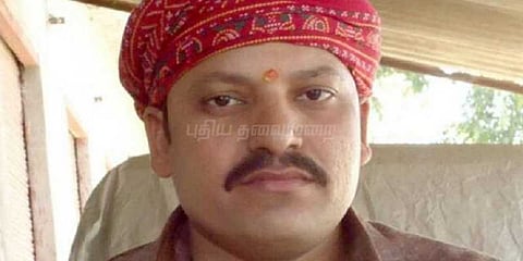 உபியில் ஆர்எஸ்எஸ் தொண்டர் சுட்டுக்கொலை