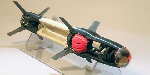 அரசுப்பள்ளி மாணவிகள் மாதிரி ஏவுகணையை தயாரித்து சாதனை