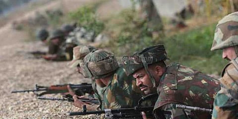 காஷ்மீரில் பயங்கரவாதிகளுடன் துப்பாக்கி சண்டை: அப்பாவி பெண் பலி!