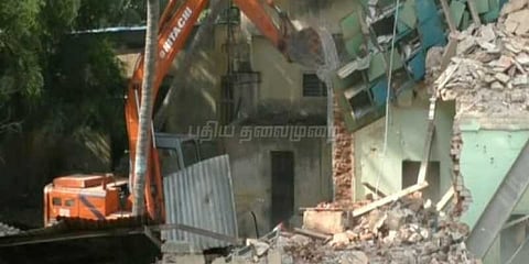 8 உயிர்களை பலிகொண்ட போக்குவரத்து பணிமனை கட்டடம் இடிப்பு