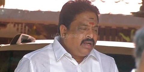 இரட்டை இலை வழக்கு: டிடிவி தினகரன் தரப்பினர் டெல்லி பயணம்