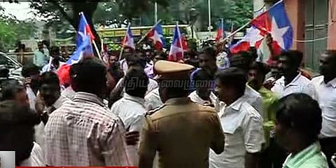 தமிழிசைக்கு எதிராக விடுதலைச் சிறுத்தைகள் போராட்டம்