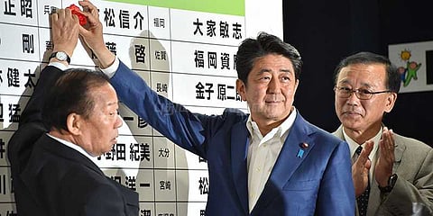 ஜப்பான் தேர்தல்: ஆட்சியை தக்க வைத்தார் அபே