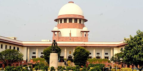 திரையரங்குகளில் தேசிய கீதம்: உத்தரவை மறுபரிசீலனை செய்ய உச்சநீதிமன்றம் தயார்