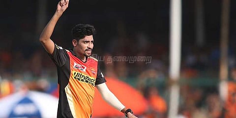 வாழ்த்து மழையில் நனையும் ஆட்டோ டிரைவர் மகன்!