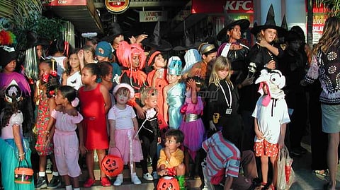 அமெரிக்காவில் களை கட்டியது: அகோர வேடத்தில் ஆயிரக்கணக்கில் பங்கேற்ற பேரணி