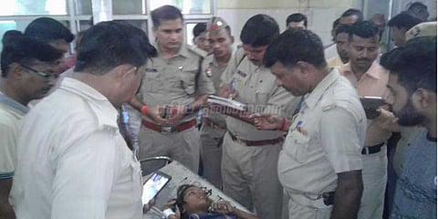 ஓடும் ரயிலில் 3 சிறுமிகளை தூக்கி வீசிய உறவினர்: ஒரு சிறுமி பலி