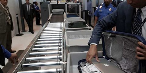 விமானப் பயணங்களில் லேப்டாப் கொண்டு செல்ல விரைவில் தடை
