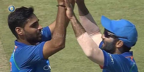 நியூசிலாந்து பரிதாப தொடக்கம்: அசத்தும் இந்திய பந்துவீச்சாளர்கள்