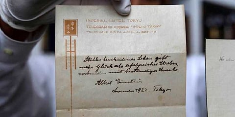 துண்டு சீட்டில் ஐன்ஸ்டீன் எழுதிய குறிப்பு ரூ.10 கோடிக்கு ஏலம்