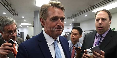 ட்ரம்பை கடுமையாக விமர்சித்த எம்.பி.க்கள் பிளேக், பாப் கார்க்கர் ராஜினாமா