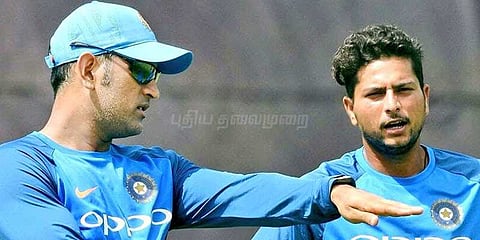 அணிக்குள் வீரர்..வலைக்குள் பயிற்சியாளர்: வைரலாகும் தோனி படங்கள்..!