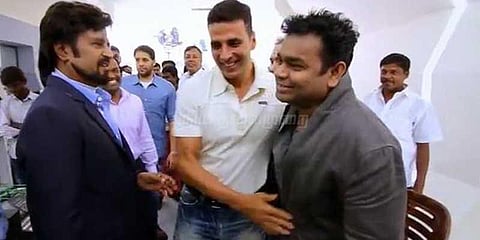 ஏன் எளிமையாக இருக்கிறீர்கள்?:ரஜினியின் அழகான பதில்