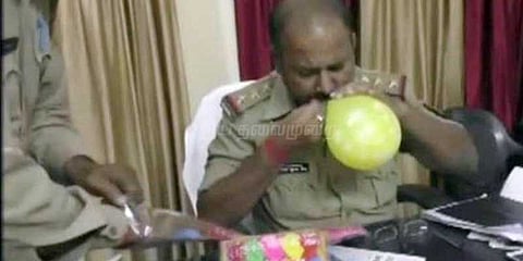 பலூன்களில் 'ஐ லவ் பாகிஸ்தான்' வாசகம்: போலீஸ் ஷாக்