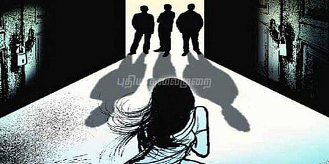 காதலித்த இளம்பெண் அப்பா, அம்மா வேடிக்கை பார்க்க, ஆணவக் கொலை!